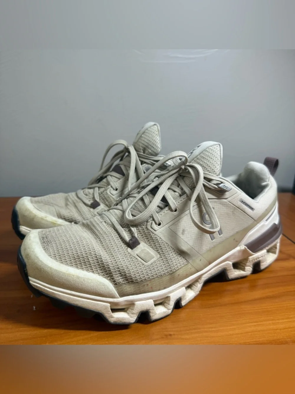 On Running Cloudwander Waterproof Hiking Sneaker Shoe Running Ivory Sand W9.5